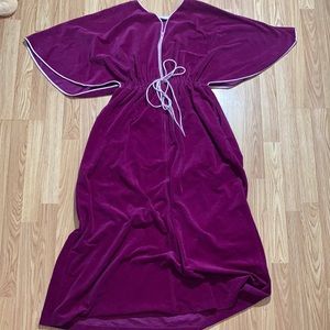 Vintage Vanity Fair Velour Velvet Robe/House Coat XL. Half zip front with tie